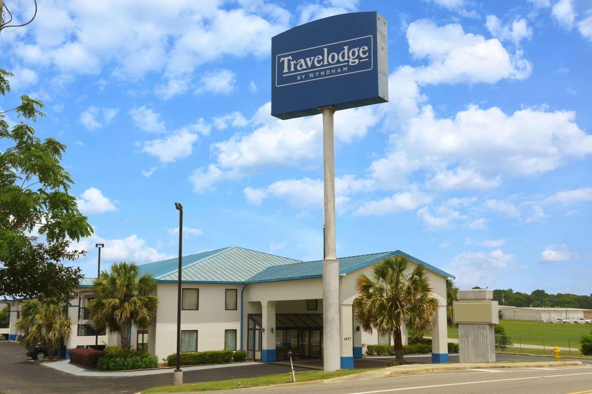 Travelodge By Wyndham Montgomery East Exterior foto