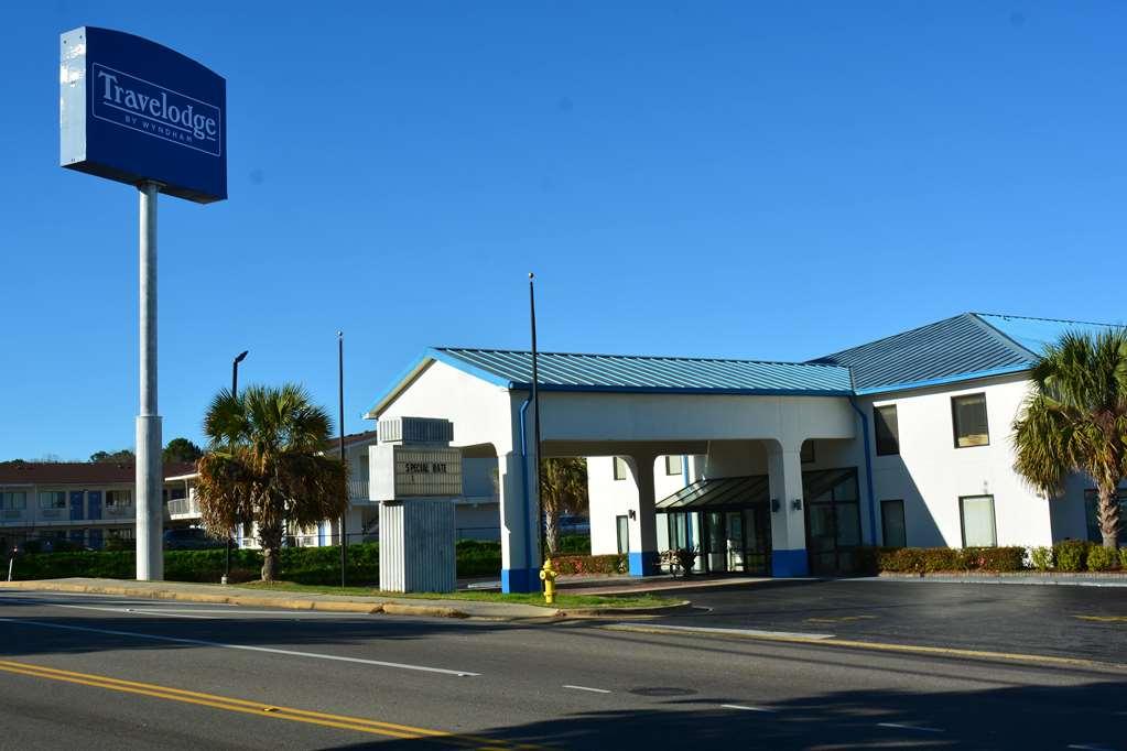 Travelodge By Wyndham Montgomery East Exterior foto